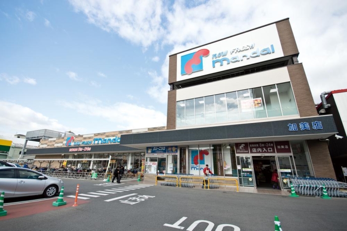 【万代加美店：徒歩12分（約950ｍ）】